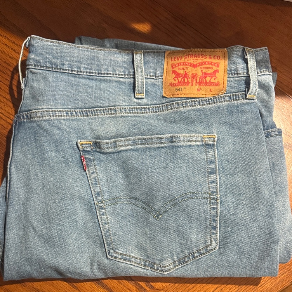 Levi's Men's Light Blue Relaxed Jeans